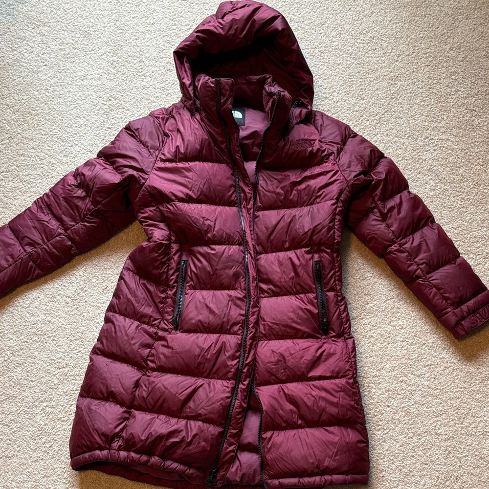 The North Face Women's Metropolis Parka III maroon medium